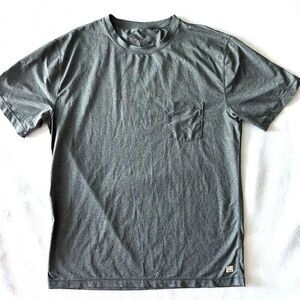 Vuori Tradewind T Shirt Men's XL Gray Performance Pocket Stretch Gym V109